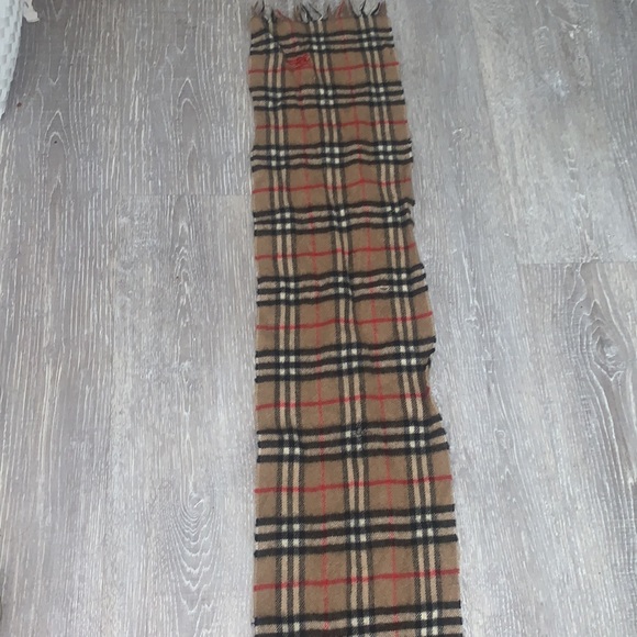 A true VERY VINTAGE BURBERRY SCARF! Made in England - Picture 7 of 13